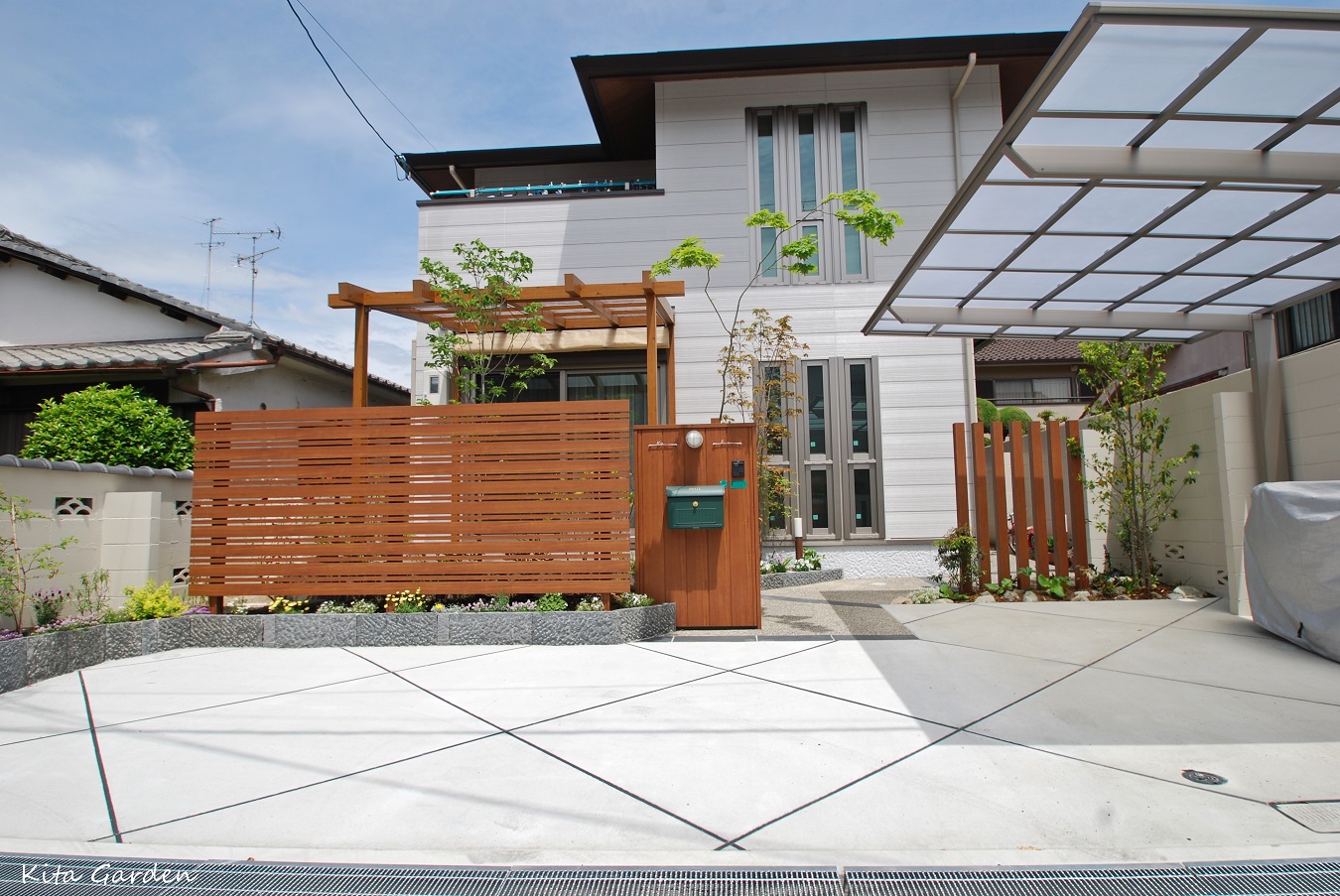 おしゃれな目地の外構駐車場デザイン