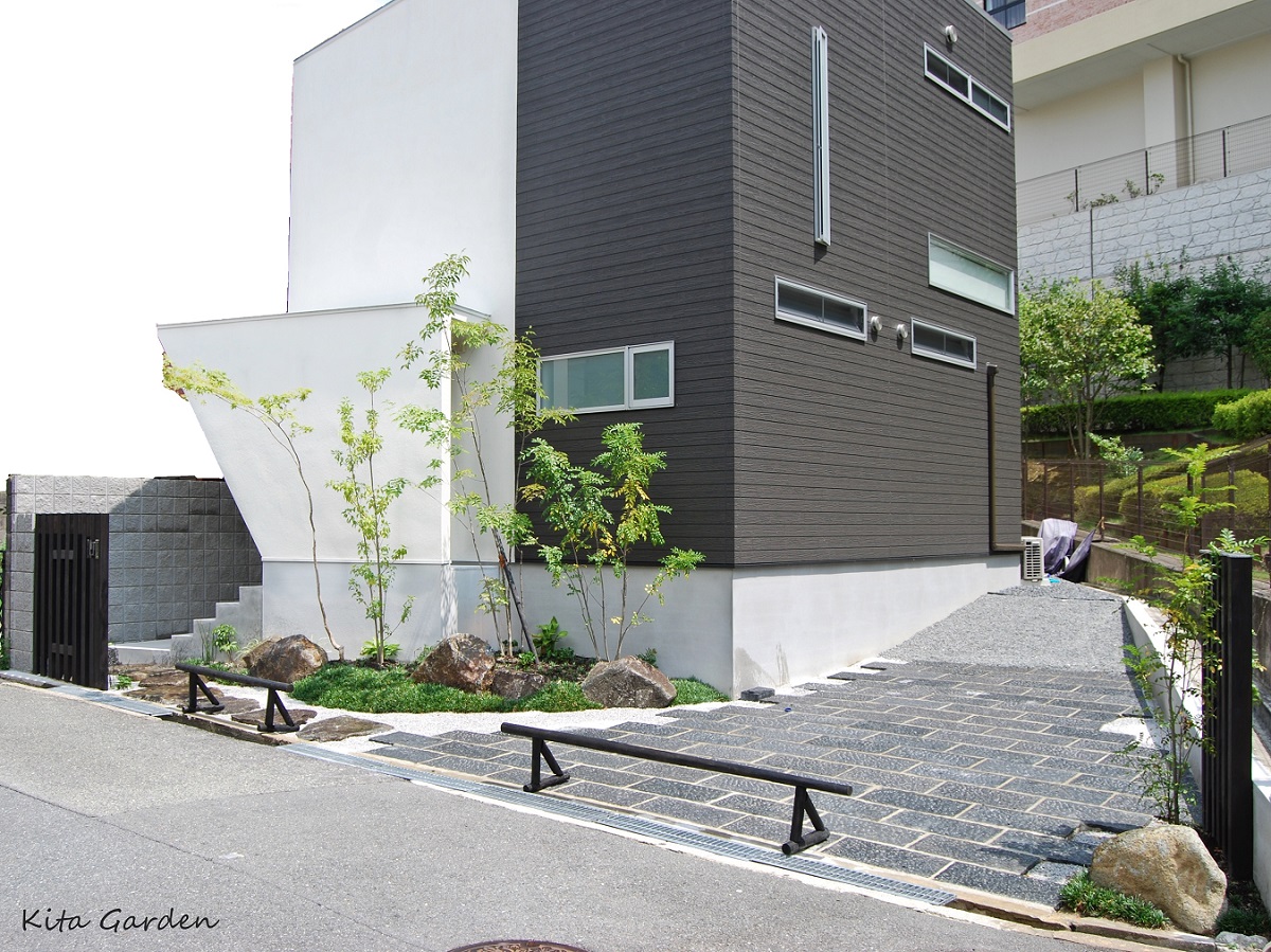 石畳風の外構駐車場デザイン