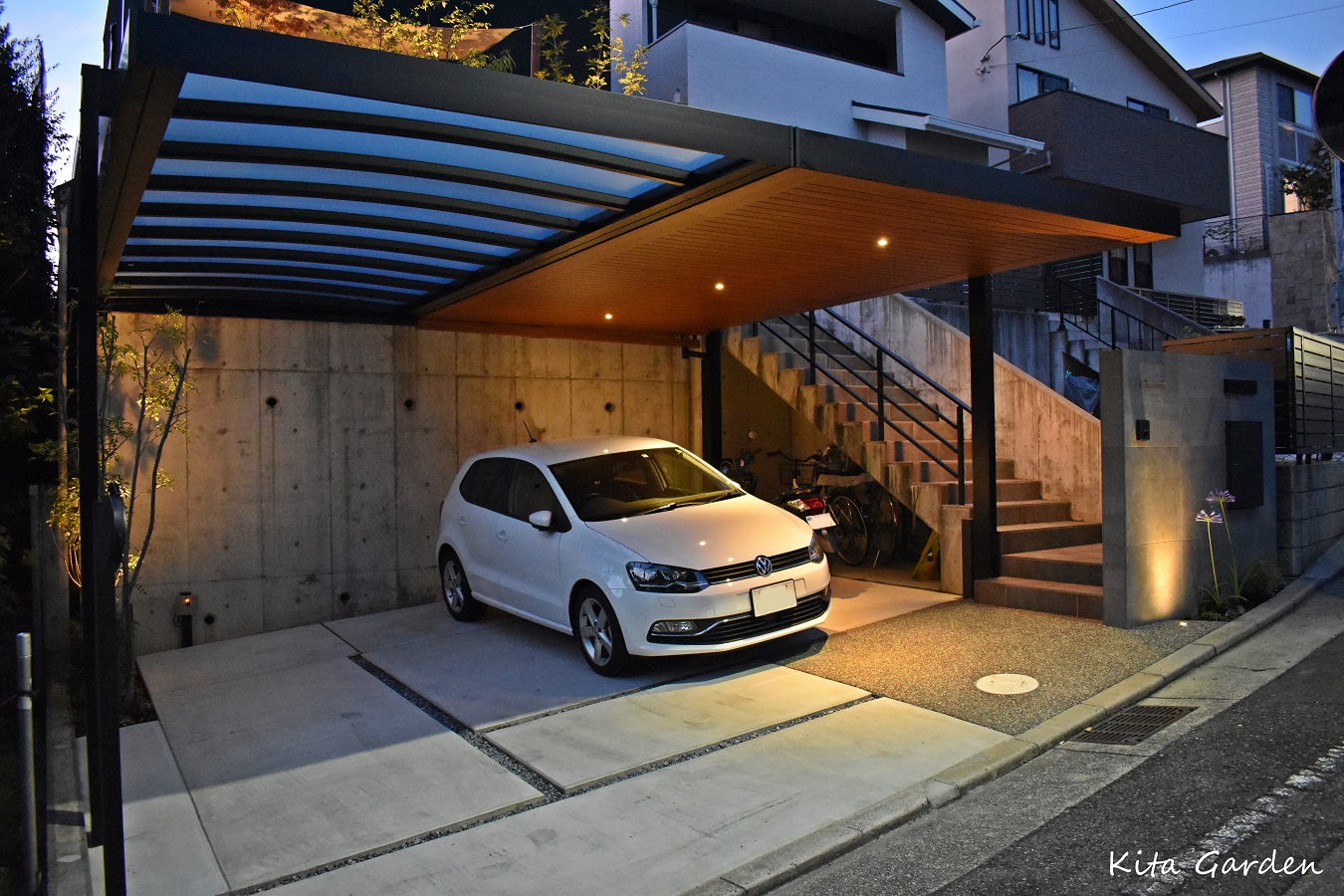 カーポートのあるおしゃれな外構駐車場