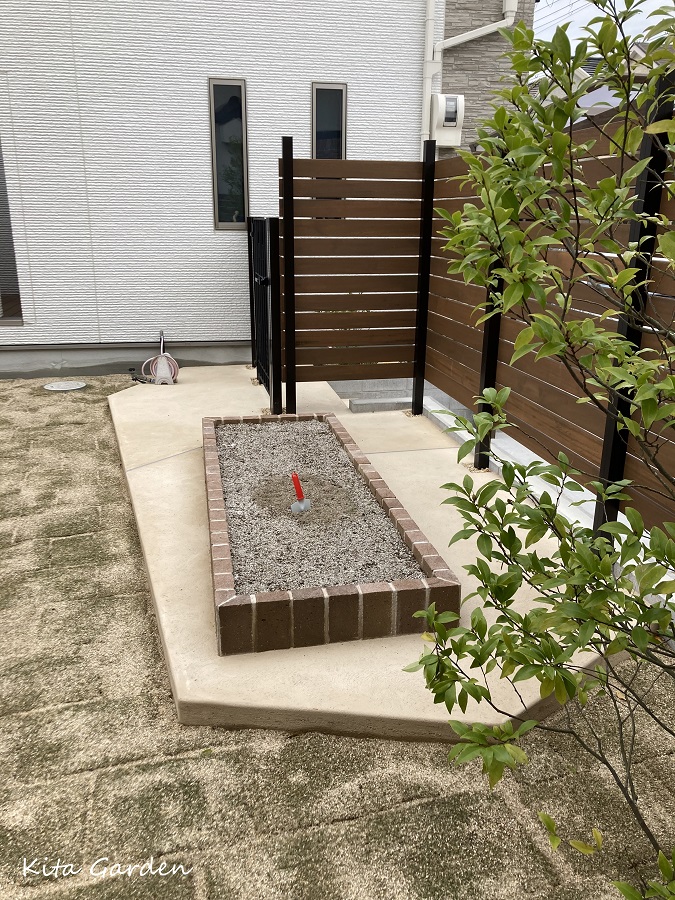 キッチンガーデンと土風仕上げの土間